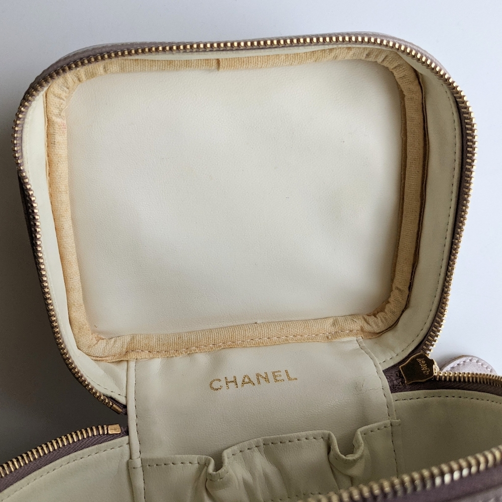 SOLD. Chanel Vintage Vanity Case - Picture 9 of 16